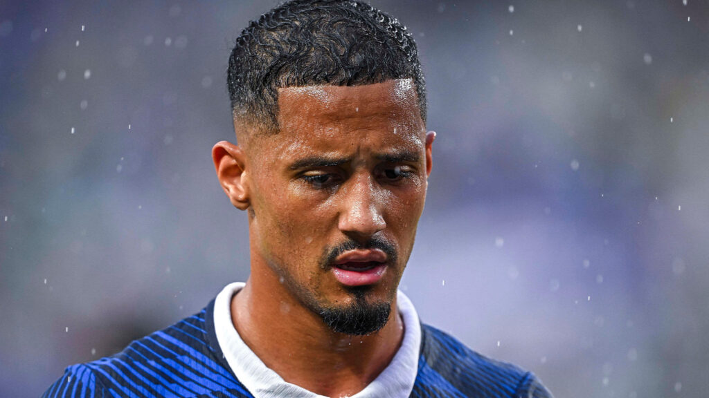 **Frankrikes William Saliba i regnet under grupp I-matchen mellan Frankrike och Irak i fotbolls-VM 2026 på Lincoln Financial Field i Philadelphia, USA, den 22 juni 2026. (Foto: Baptiste Fernandez/Icon Sport)**