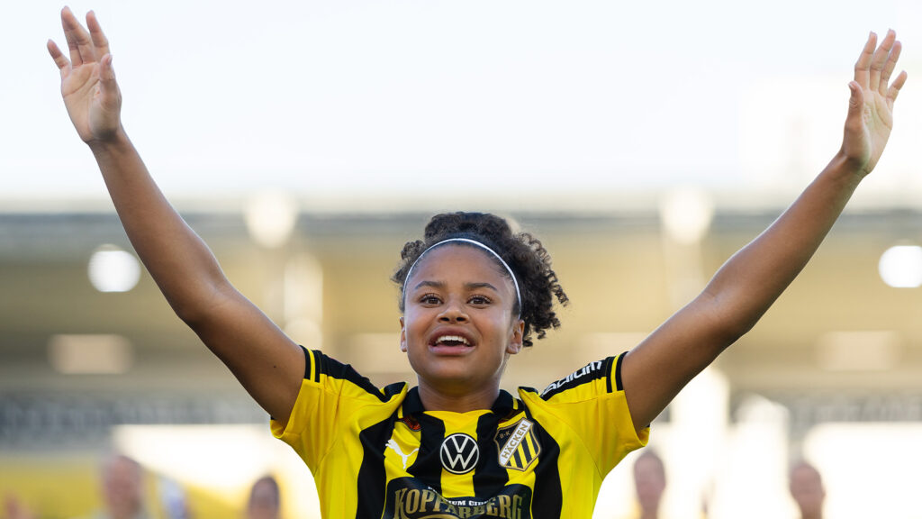 Häckens Felicia Schröder jublar efter fotbollsmatchen i Damallsvenskan mellan Häcken och Rosengård den 18 juni 2026 i Göteborg.

