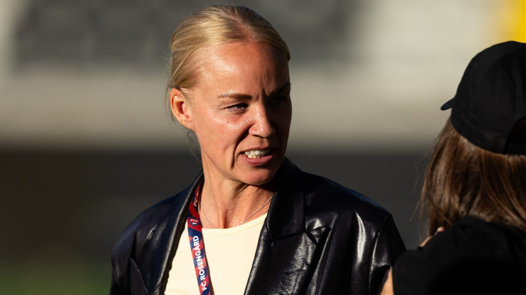 Rosengårds fotbollschef Caroline Seger och Häckens tränare Elena Sadiku efter fotbollsmatchen i Damallsvenskan mellan Häcken och Rosengård den 18 juni 2026 i Göteborg.