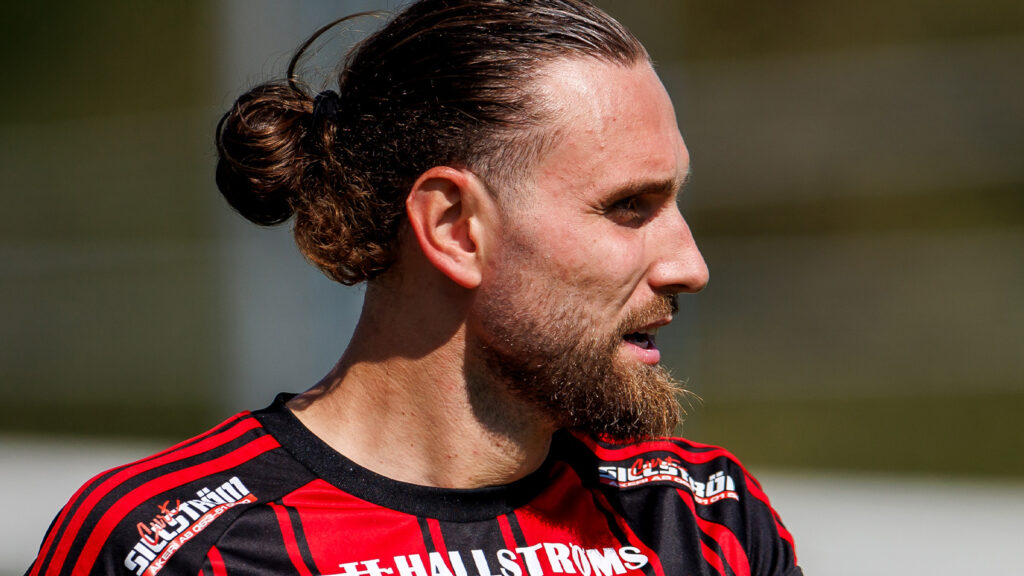 Östersunds Ali Suljic under fotbollsmatchen i Superettan mellan Varberg och Östersund den 24 augusti 2025 i Varberg.