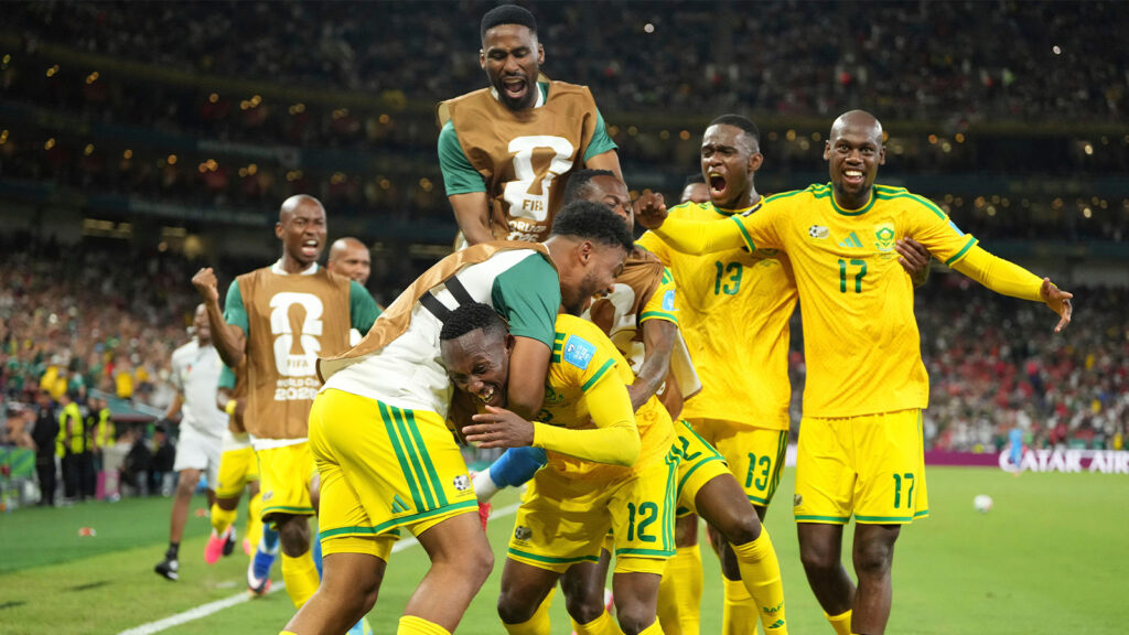 **Sydafrikas Thapelo Maseko (12) firar efter att ha gjort sitt lags första mål under VM-matchen i grupp A mellan Sydafrika och Sydkorea i Guadalupe, utanför Monterrey i Mexiko, onsdagen den 24 juni 2026. (AP Photo/Moises Castillo)**
