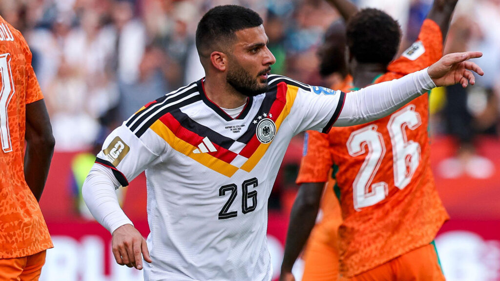 **20 juni 2026, Kanada, Toronto: Fotboll, herrar, VM 2026, Tyskland mot Elfenbenskusten, gruppspel, grupp E, matchdag 2, Toronto Stadium. Deniz Undav (Tyskland) firar efter 2–1-segern. OBS: I enlighet med FIFA:s regler får dessa bilder endast användas för redaktionella ändamål. Kommersiell användning är förbjuden. Det är dessutom inte tillåtet att skapa videoliknande sekvenser eller göra ändringar i bilden, varken i förgrunden eller bakgrunden. Foto: Jan Woitas/dpa – viktigt meddelande: i enlighet med reglerna från DFL (tyska fotbollsligan) och DFB (tyska fotbollsförbundet).**