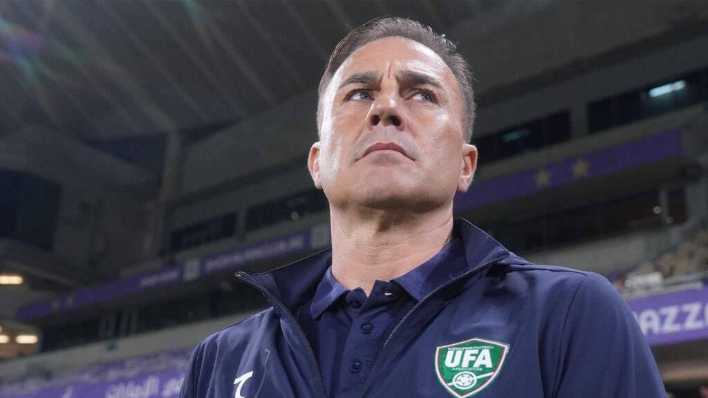 **14 november 2025, Al Ain, Förenade Arabemiraten – Uzbekistans förbundskapten Fabio Cannavaro, porträttbild (huvud och axlar) under en FIFA-landskamp.**
