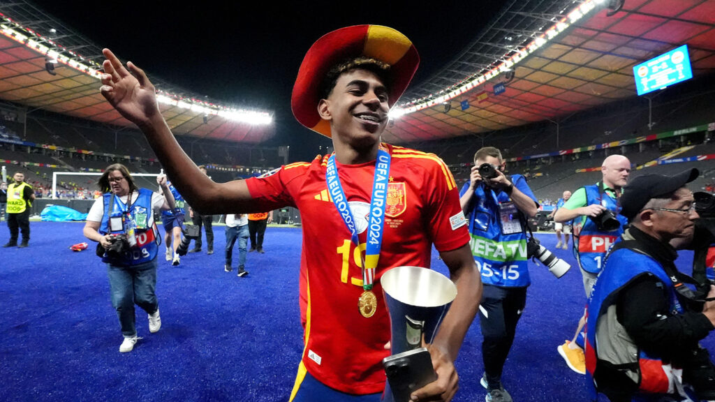 Lamine Yamal. Arkivbild daterad 14 juli 2024. Spains Lamine Yamal hade ett genombrott i UEFA Euro 2024, där han bidrog till att Spain tog hem titeln och sedan har etablerat sig som en av fotbollens största talanger. Publiceringsdatum: måndag 1 juni 2026.
