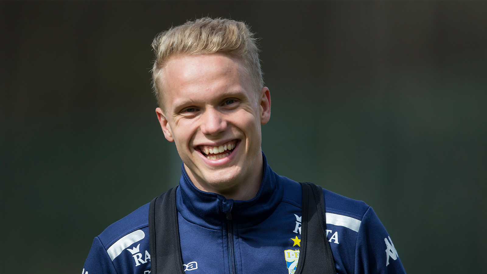 Officiellt: Blåvitt värvar landslagsspelare