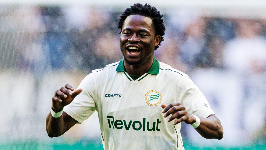 Stockholm, den 23 juli 2026. Hammarbys Frank Junior Adjei firar 1–1-målet under kvalmatchen till UEFA Europa League mot Anderlecht.