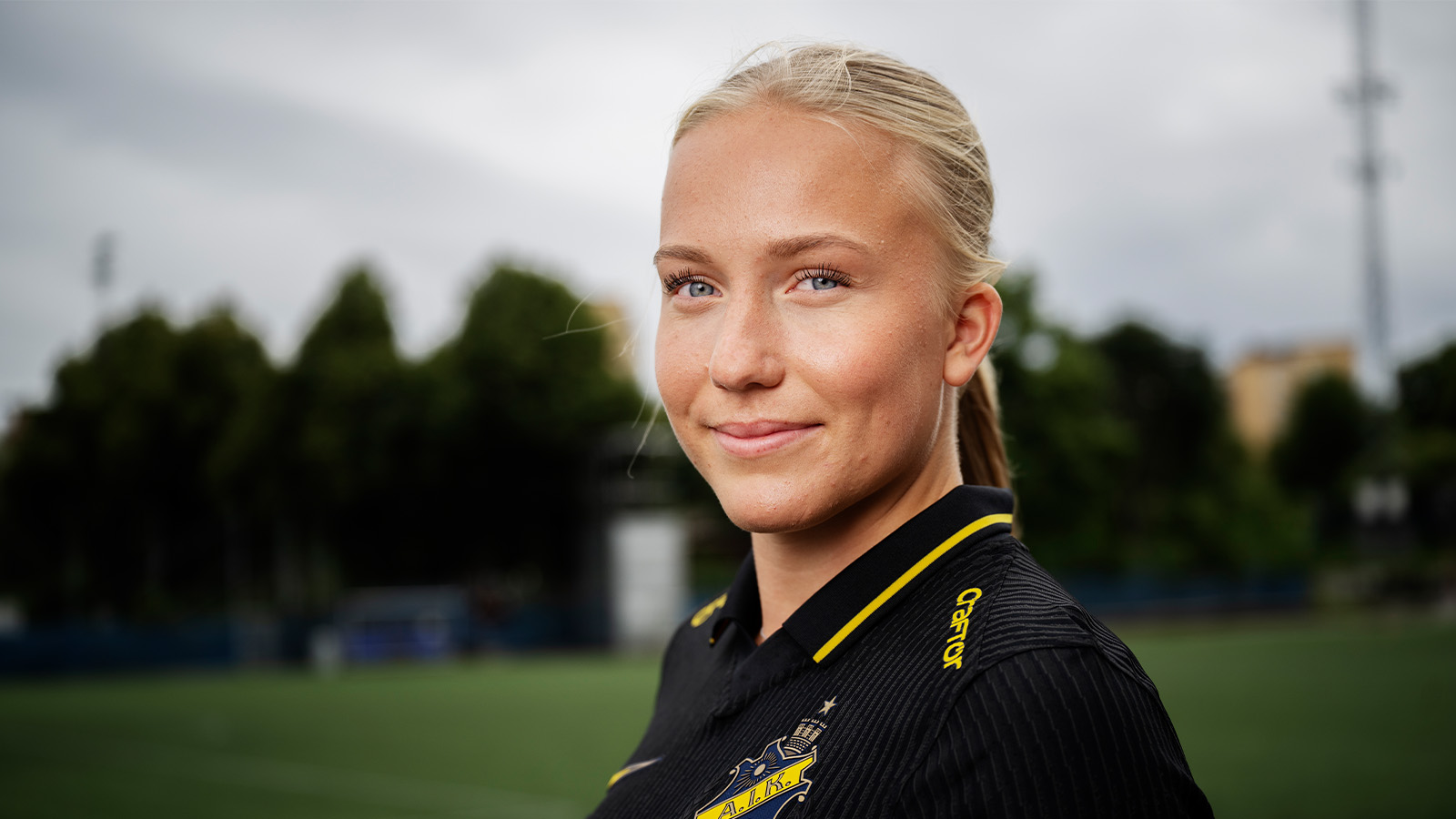 Officiellt: AIK värvar 18-årig mittback