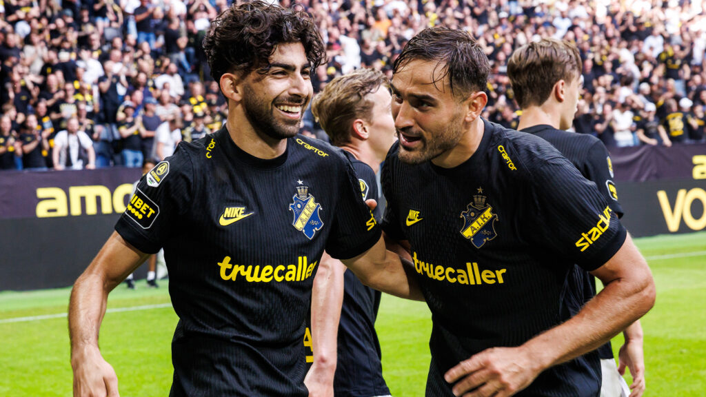 250713 AIKs Andronikos Kakoullis och Sotirios Papagiannopoulos jublar efter 2-0 under fotbollsmatchen i Allsvenskan mellan AIK och Degerfors den 13 juli 2025 i Stockholm.