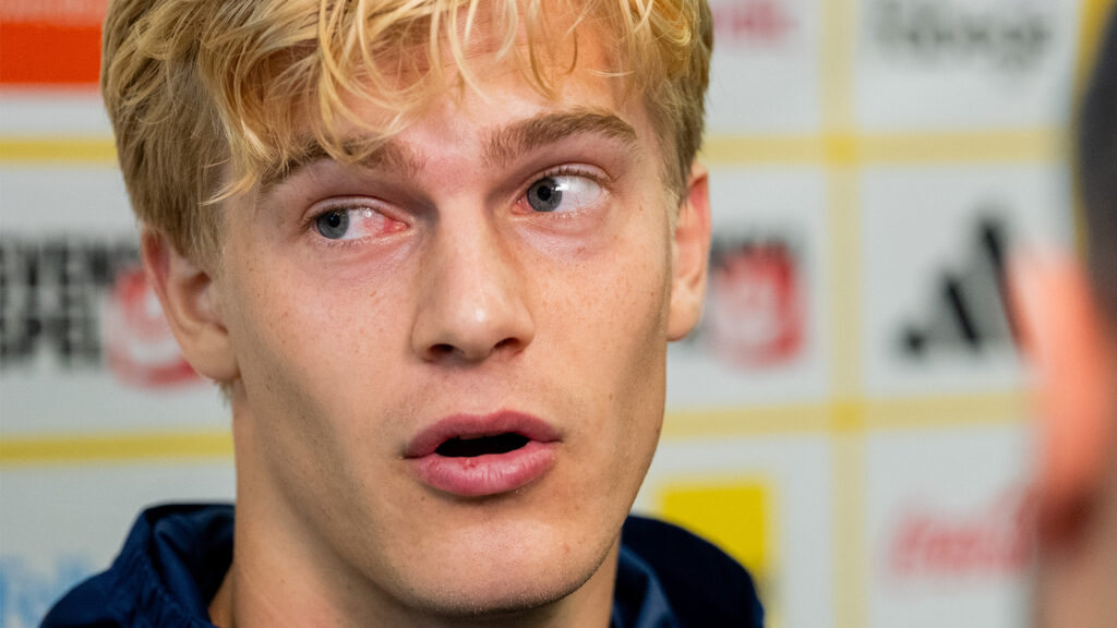 Dallas, USA, den 10 juni 2026. Lucas Bergvall i Sveriges herrlandslag i fotboll i den mixade zonen efter ett träningspass under dag -1 inför fotbolls-VM 2026.