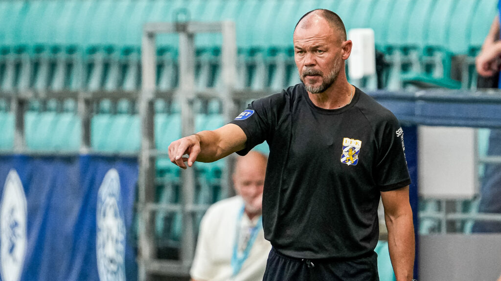 Tallinn, den 30 juli 2026. IFK Göteborgs tränare Joachim Björklund under kvalmatchen till UEFA Conference League mellan Levadia Tallinn och IFK Göteborg.