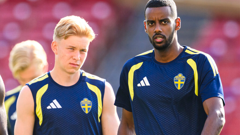 Dallas, USA, den 24 juni 2026. Ken Sema, Daniel Svensson och Alexander Isak i Sveriges herrlandslag i fotboll under ett träningspass på VM:s 14:e dag.
