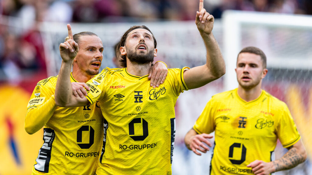 Elfsborgs Arber Zeneli och Niklas Hult jublar efter 0-1 under fotbollsmatchen i Allsvenskan mellan Örgryte och Elfsborg den 29 maj 2026 i Göteborg.