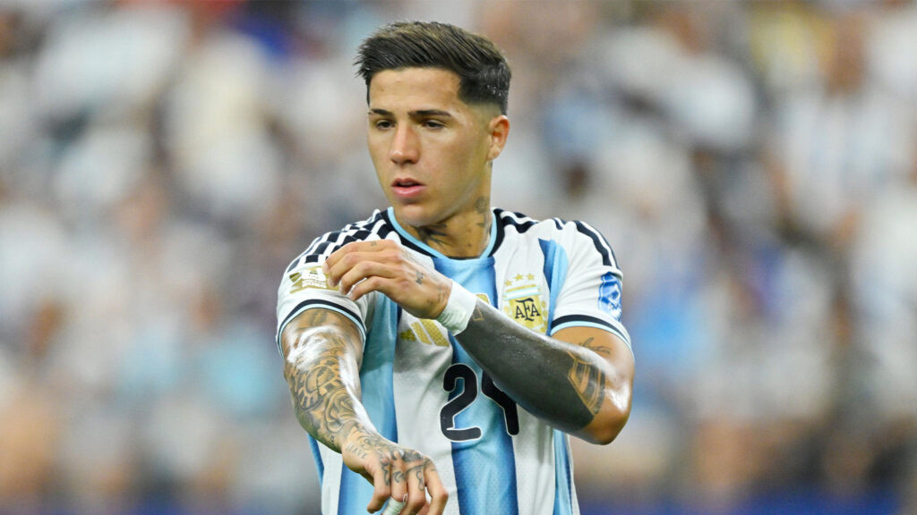 **Enzo Fernández (Argentina) under gruppspelsmatchen mellan Argentina och Österrike i fotbolls-VM 2026 i Arlington, USA, den 22 juni 2026.**
