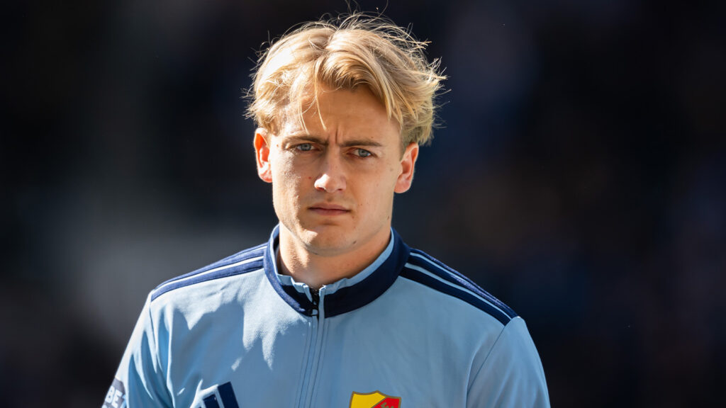 Djurgårdens Oskar Fallenius under lineup inför fotbollsmatchen i Allsvenskan mellan Djurgården och Kalmar den 12 april 2026 i Stockholm.