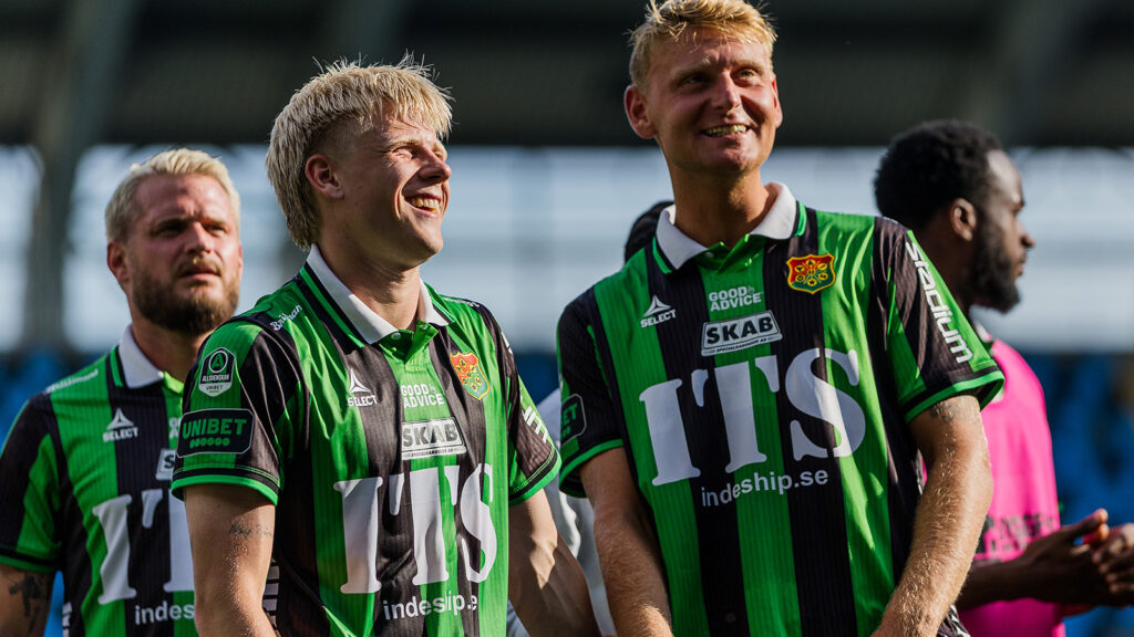 GAIS Robert Frosti Thorkelsson och Joackim Fagerjord jublar efter fotbollsmatchen i Allsvenskan mellan GAIS och Elfsborg den 12 juli 2026 i Göteborg.