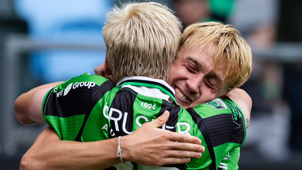 Göteborg, den 26 juli 2026. GAIS Henry Sletsjøe jublar tillsammans med Robert Frosti Thorkelsson efter 1–0-målet under allsvenska matchen mellan GAIS och Halmstad.