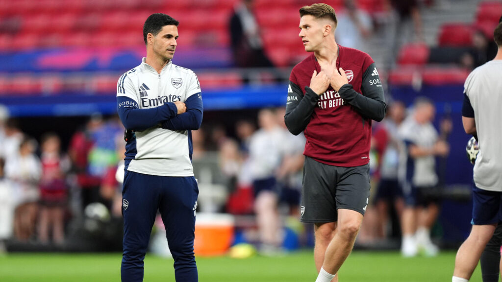 **Arsenals tränare Mikel Arteta och Viktor Gyökeres under en träningssession på Puskás Aréna i Budapest den 29 maj 2026.**
