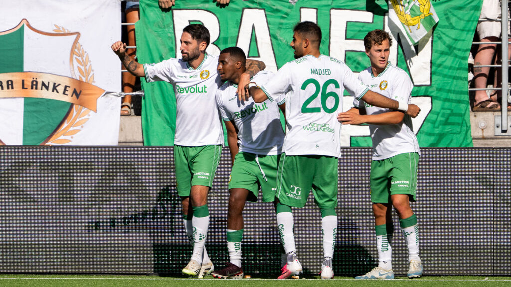 260705 Hammarbys Paulos Abraham jublar med Nahir Besara, Montader Madjed och Hampus Skoglund efter 0-1 under fotbollsmatchen i Allsvenskan mellan Elfsborg och Hammarby den 5 juli 2026 i Borås.
