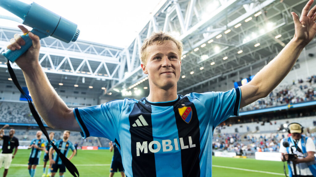 260713 Djurgårdens Bo Hegland jublar efter fotbollsmatchen i Allsvenskan mellan Djurgården och Halmstad den 13 juli 2026 i Stockholm.