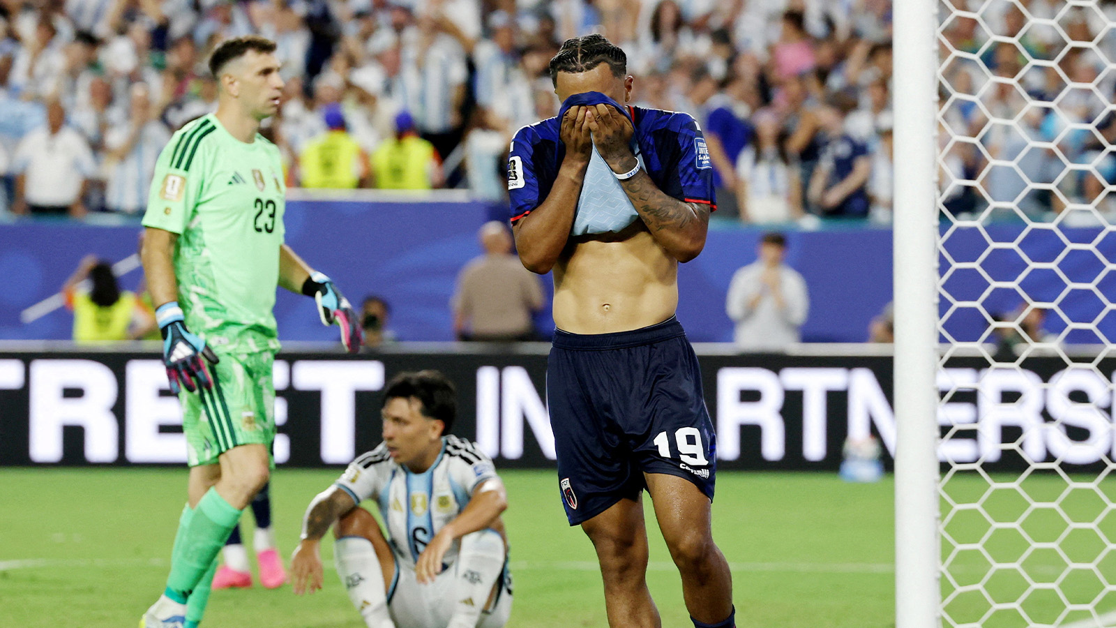 Medan du sov: Kap Verde nära att slå ut Argentina