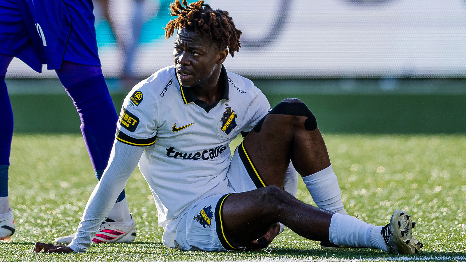 Ny skadeoro i AIK – Kouame tvingades bryta