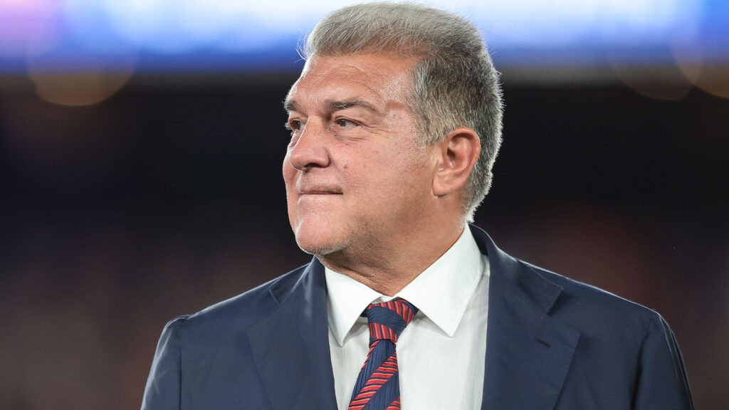 **Joan Laporta, FC Barcelonas president, följer La Liga-matchen mellan FC Barcelona och Real Madrid i Barcelona, Spanien, den 10 maj 2026.**