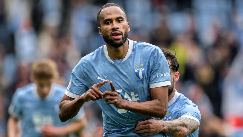 Malmö FFs Isaac Kiese Thelin jublar efter 3-0 under fotbollsmatchen i Allsvenskan mellan Malmö FF och Halmstad den 18 maj 2025 i Malmö.