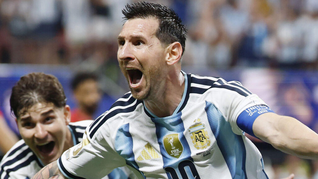 **Argentinas Lionel Messi springer iväg efter att ha gjort lagets andra mål under andra halvlek i åttondelsfinalen mot Egypten i fotbolls-VM 2026 på Atlanta Stadium i Atlanta, USA, den 7 juli 2026.**