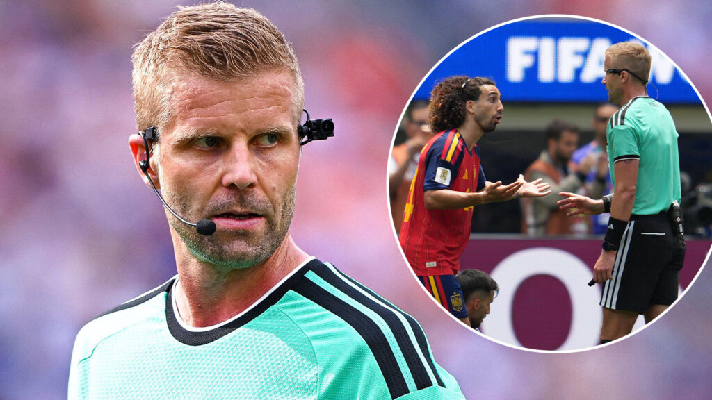 **Domaren Glenn Nyberg bär en liten huvudkamera under grupp E-matchen mellan Curaçao och Elfenbenskusten i fotbolls-VM 2026 på Lincoln Financial Field i Philadelphia, USA, den 25 juni 2026.**