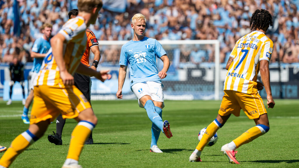 Malmö FFs Otto Rosengren under fotbollsmatchen i Allsvenskan mellan Malmö FF och IFK Göteborg den 12 juli 2026 i Malmö.

