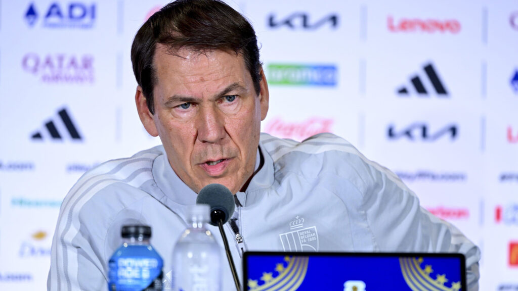 **Belgiens förbundskapten Rudi Garcia under en presskonferens med det belgiska herrlandslaget den 5 juli 2026 i lagets basläger vid Seattle Sounders träningsanläggning i Renton, utanför Seattle, USA. Belgien hade kvalificerat sig till åttondelsfinal i fotbolls-VM 2026, där laget skulle möta USA den 7 juli.**
