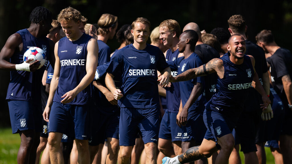 IFK Göteborgs Hjörtur Hermannsson, Sam Larsson och Tiago Coimbra under en träning med IFK Göteborg den 15 juli 2026 i Göteborg.
