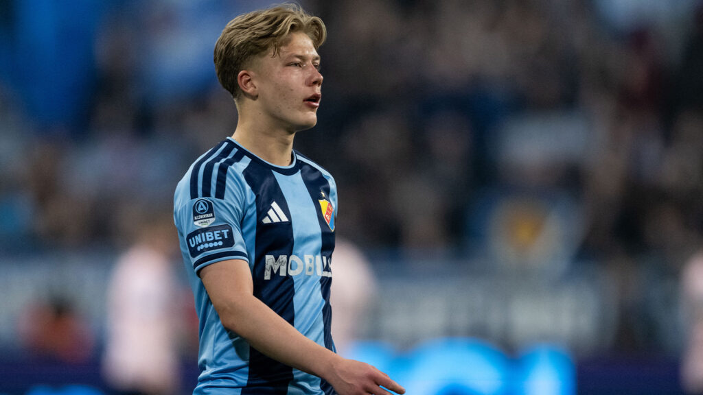 260417 Djurgårdens Matias Siltanen under fotbollsmatchen i Allsvenskan mellan Djurgården och Malmö FF den 17 april 2026 i Stockholm.
