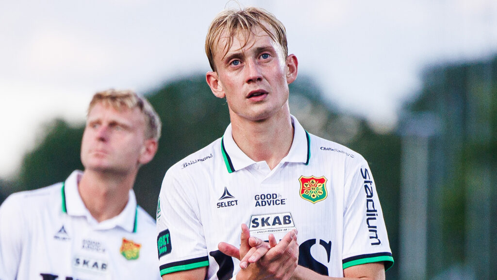 Henry Sletsjøe och målvakt Kees Sims efter fotbollsmatchen i Allsvenskan mellan Brommapojkarna och GAIS den 6 juli 2026 i Stockholm