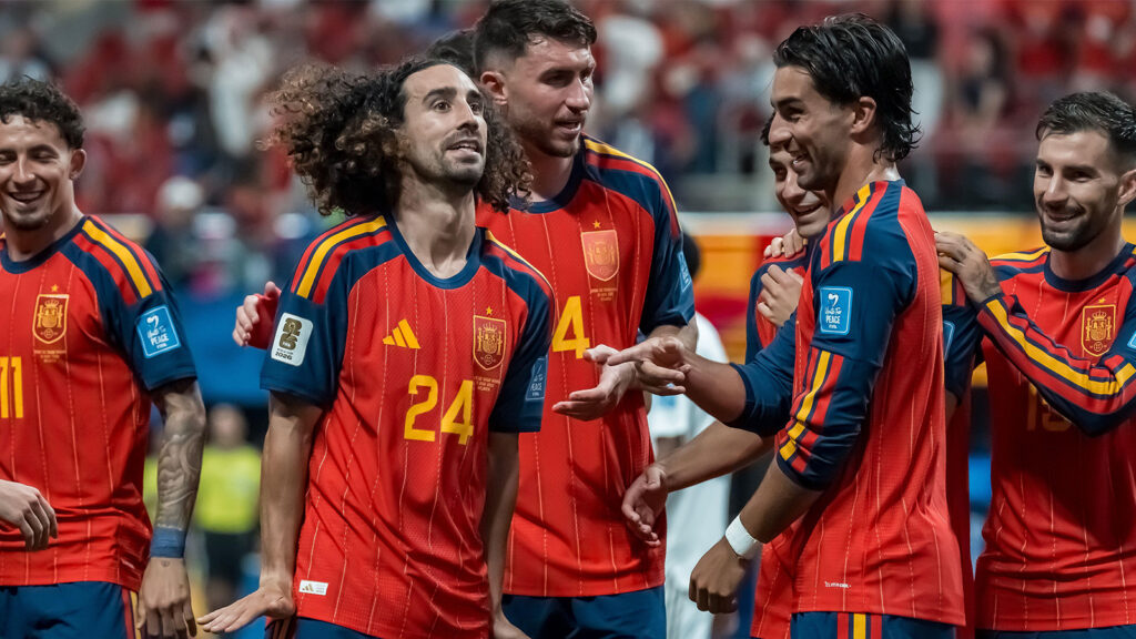 **Marc Cucurella visar känslor efter att ha gjort mål för Spanien under gruppspelsmatchen mot Saudiarabien i fotbolls-VM 2026 på Atlanta Stadium i Atlanta, USA, den 21 juni 2026. Spanien vann matchen med 4–0.**
