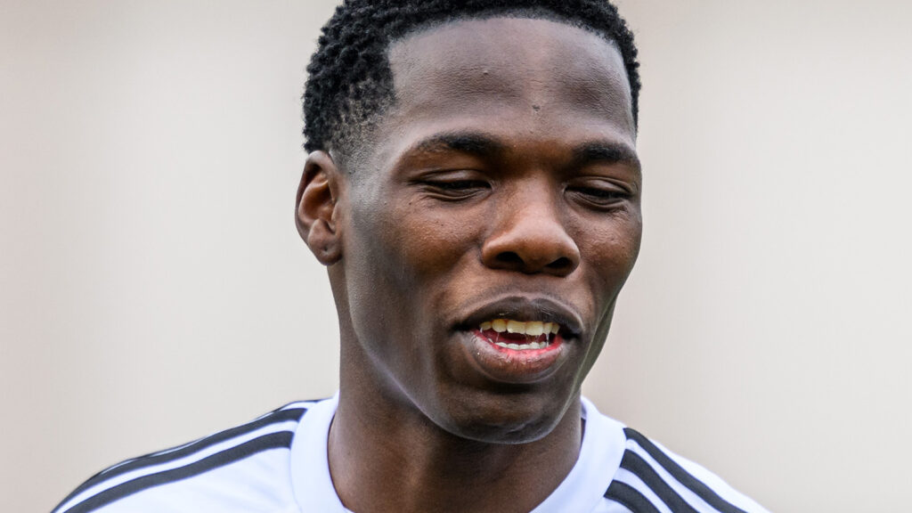 260412 Landskronas Xavier Odhiambo inför fotbollsmatchen i Superettan mellan Landskrona och Falkenberg den 12 april 2026 i Landskrona.