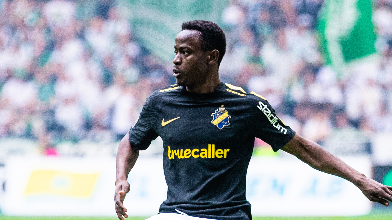 Lovar återkomst i AIK: ”Är skyldig klubben det”