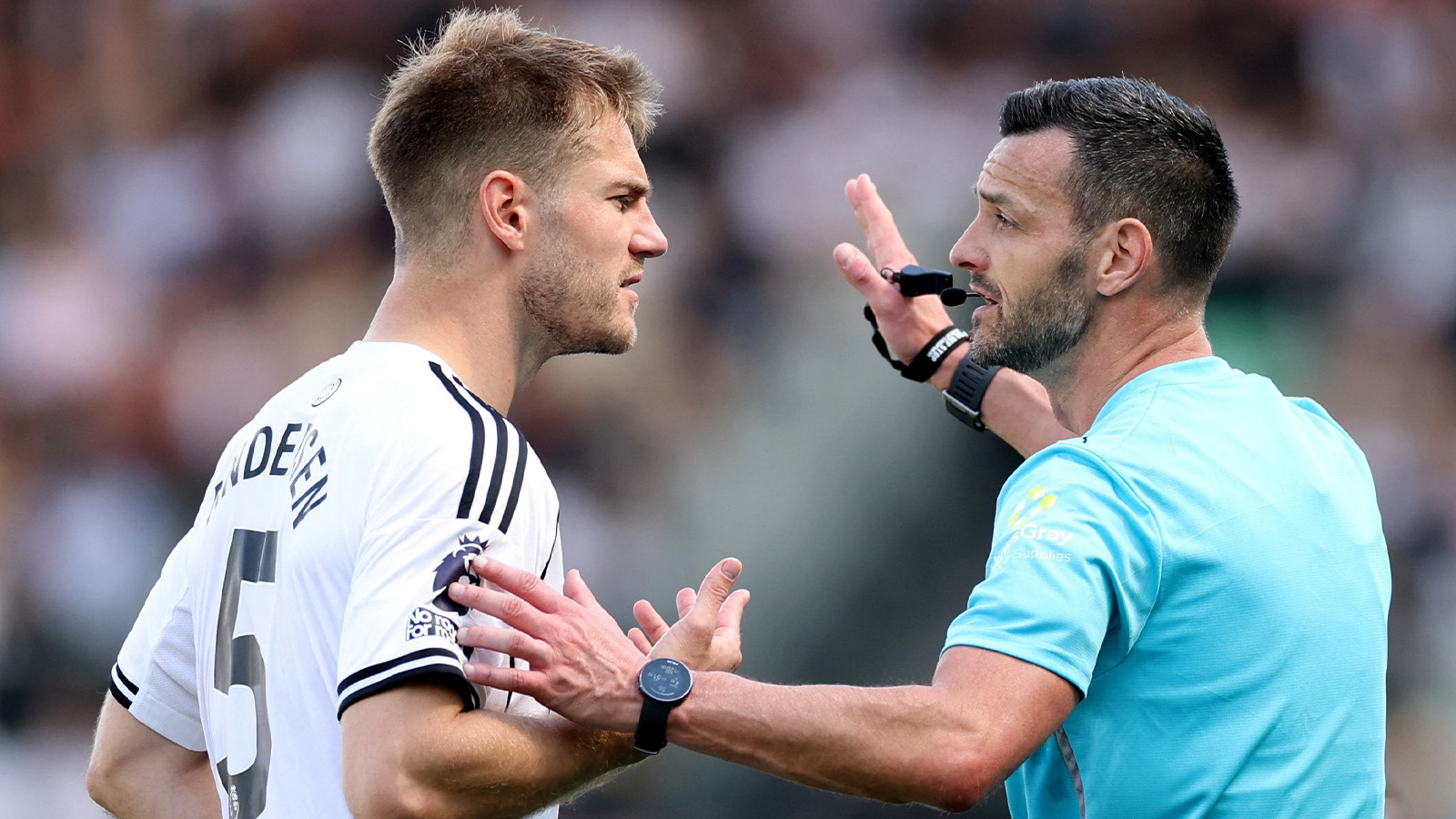 Nytt grepp i Premier League – tittarna får höra spelarnas ord till domaren