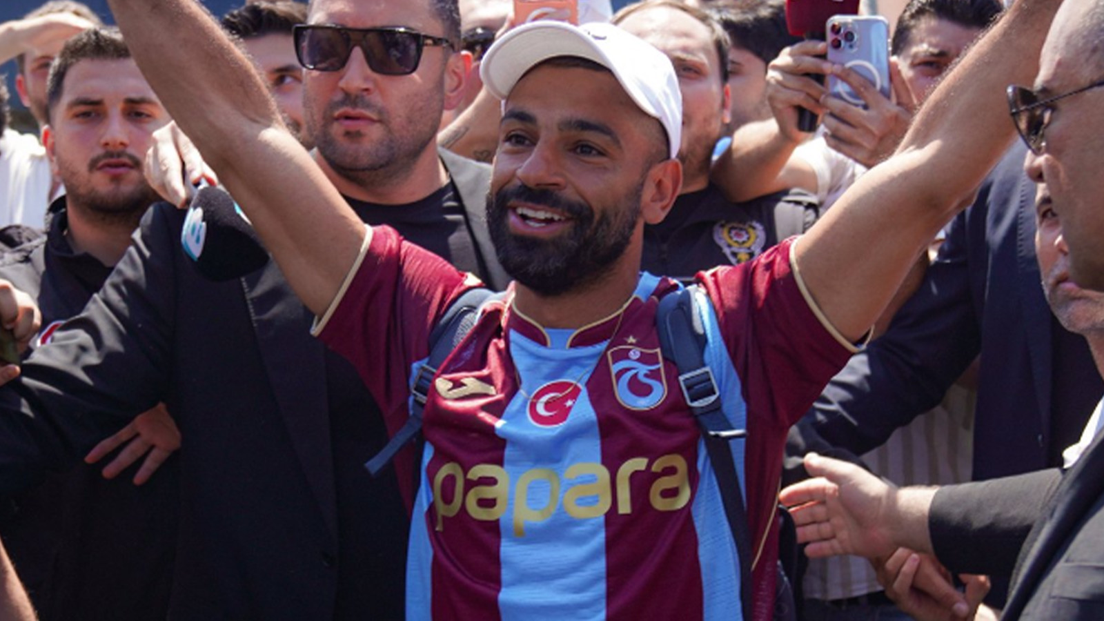 Här landar Salah i Turkiet – iförd klubbens färger