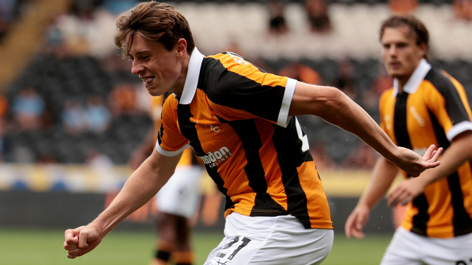 Elliot Stroud hyllas efter debuten: ”Väldigt positivt”