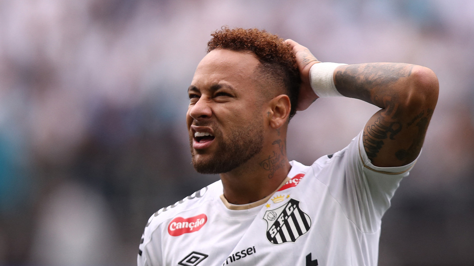 Neymar avstängd – täckte munnen under ordbråk